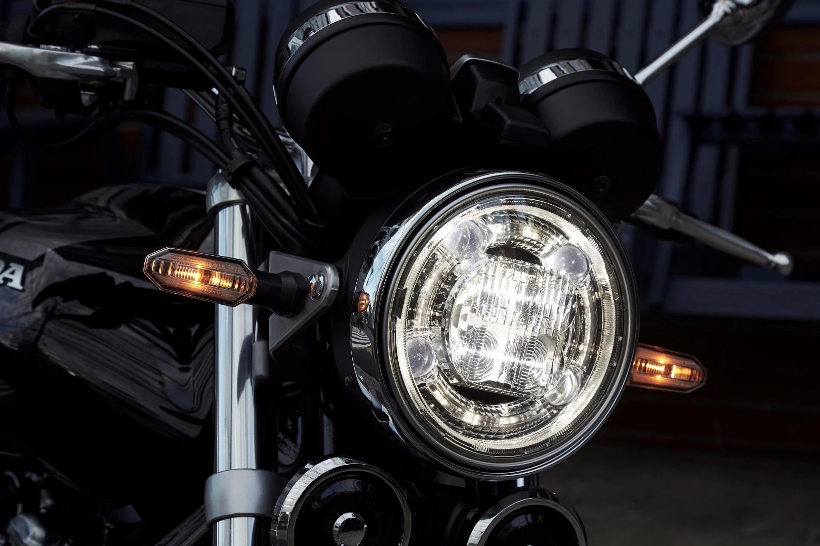 The 2017 Honda CB1100RS and EX will use LED lights from now on