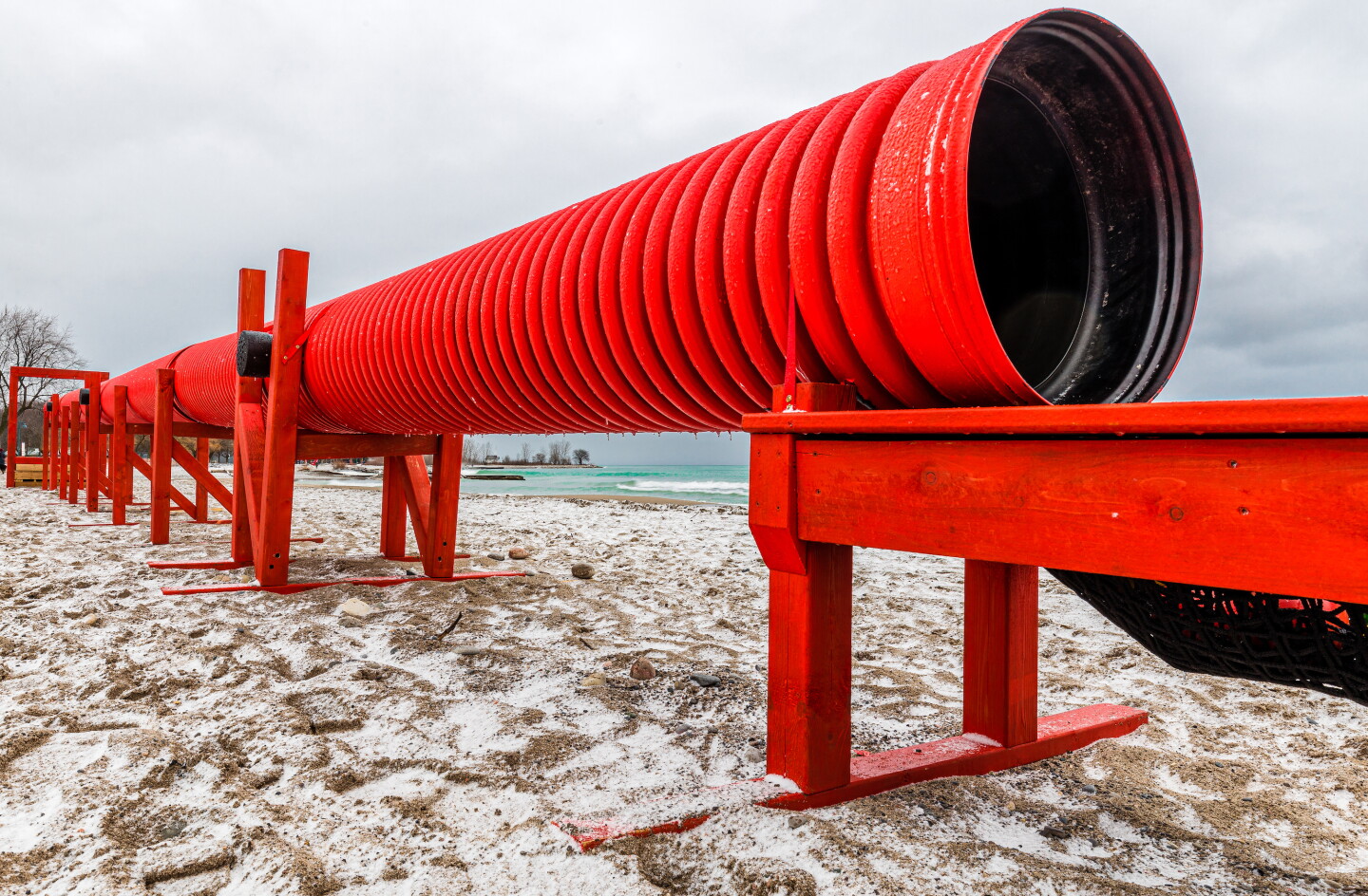 Life Line was designed by WeatherstonBruer Associates in Canada. Participants are encouraged to roll a ball inside a tubular installation and listen to an interesting wind chime melody as the ball passes.