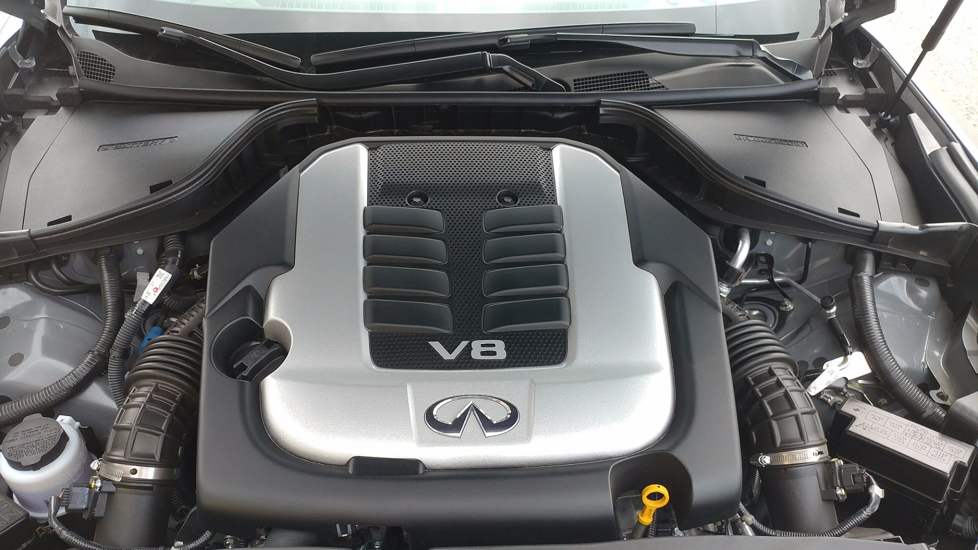 Where the 2017 Infiniti Q70 really jumps ahead is with its excellent powertrain choices