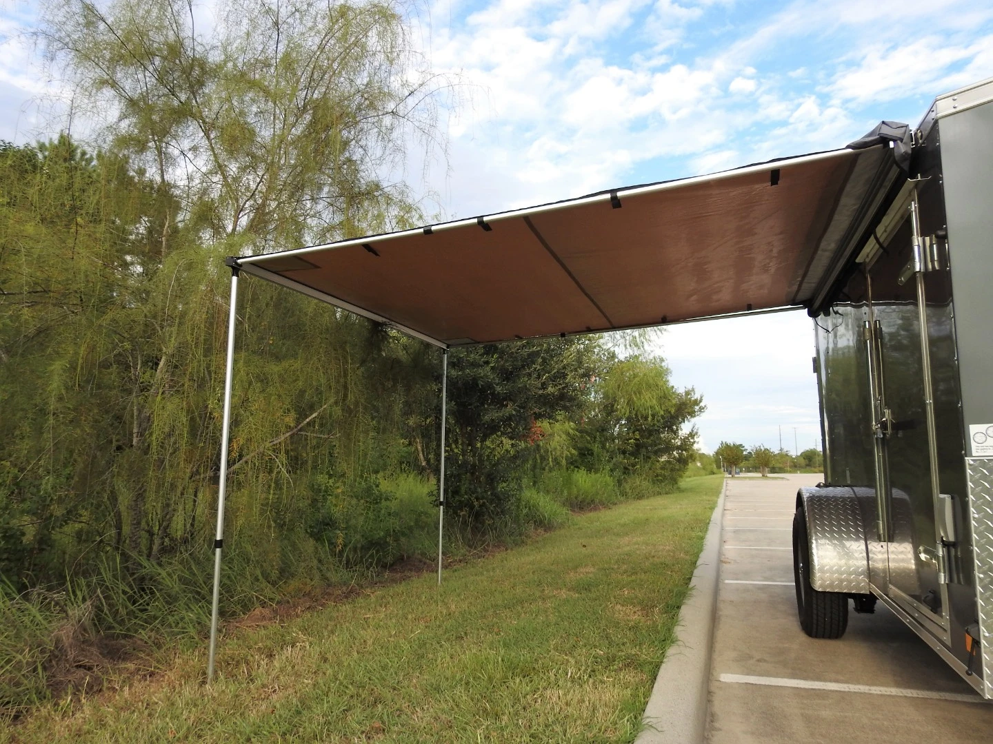Cargo Camp offers an ARB awning and accompanying screen room