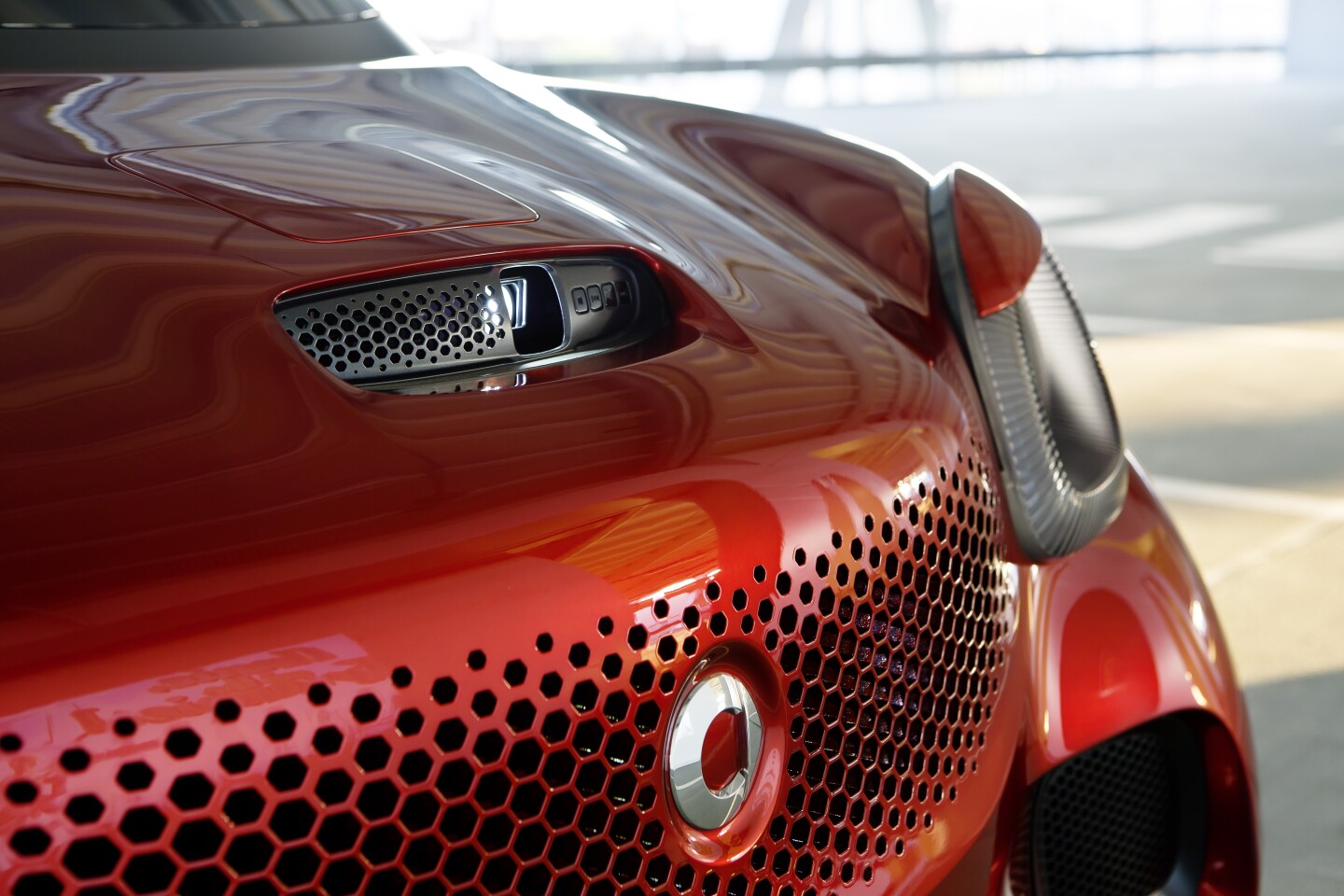 Video projector in the bonnet of the smart forstars