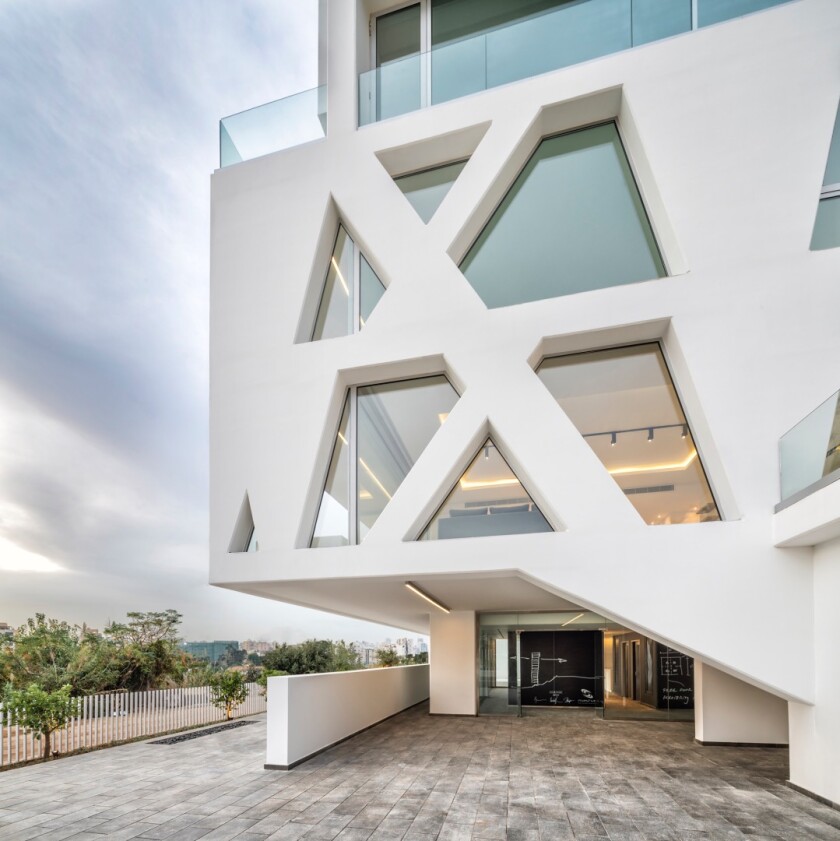Structurally, The Cube consists of a fixed core containing elevators and staircases which are crossed by concrete girders