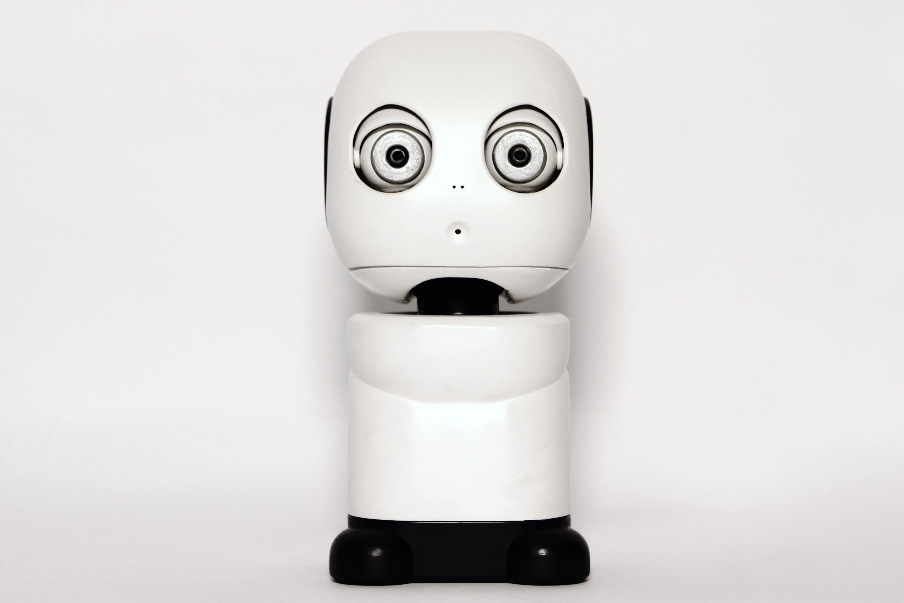 Front view of Hello Robo's MAKI
