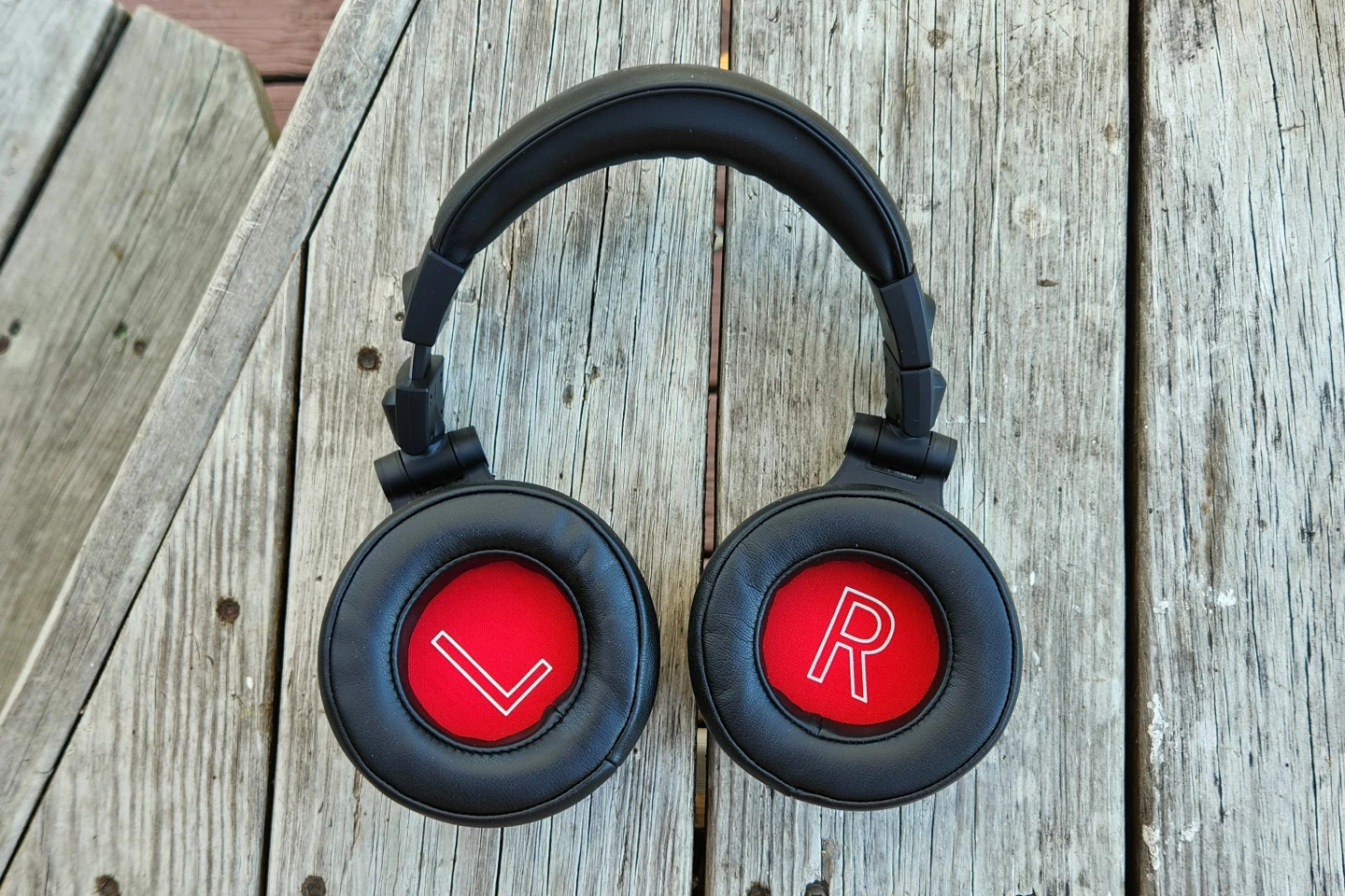 It's impossible to miss which side goes where