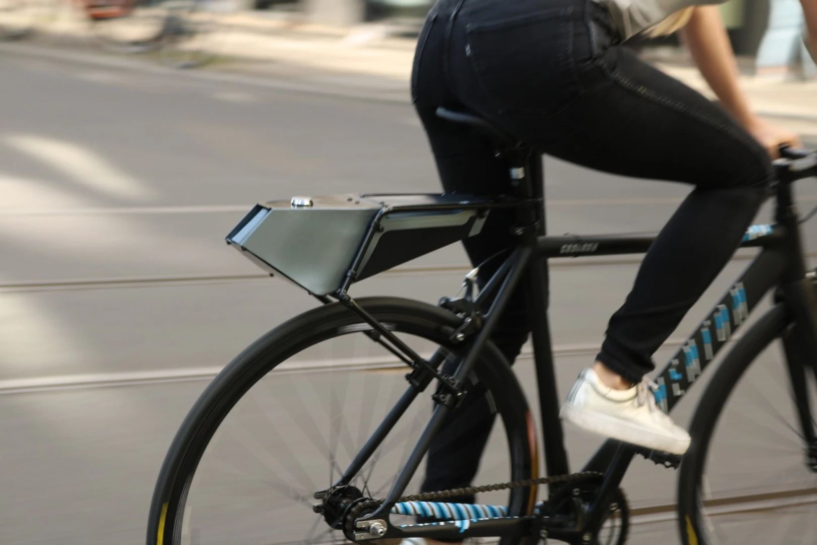 Weight-wise, the Aerocarrier tips the scales at 700 g (1.5 lb), and can carry a maximum payload of 25 kg (55 lb)