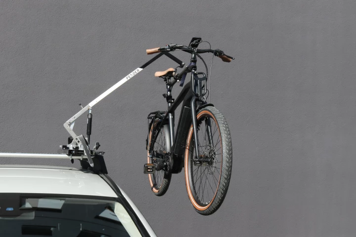Pender's new Ebikelifter provides an easier means of roof mounting