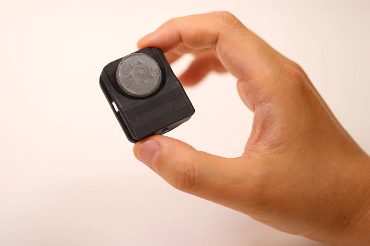 This tiny device could reveal an awful lot about your physiological health, just by measuring the gases you emit through your skin