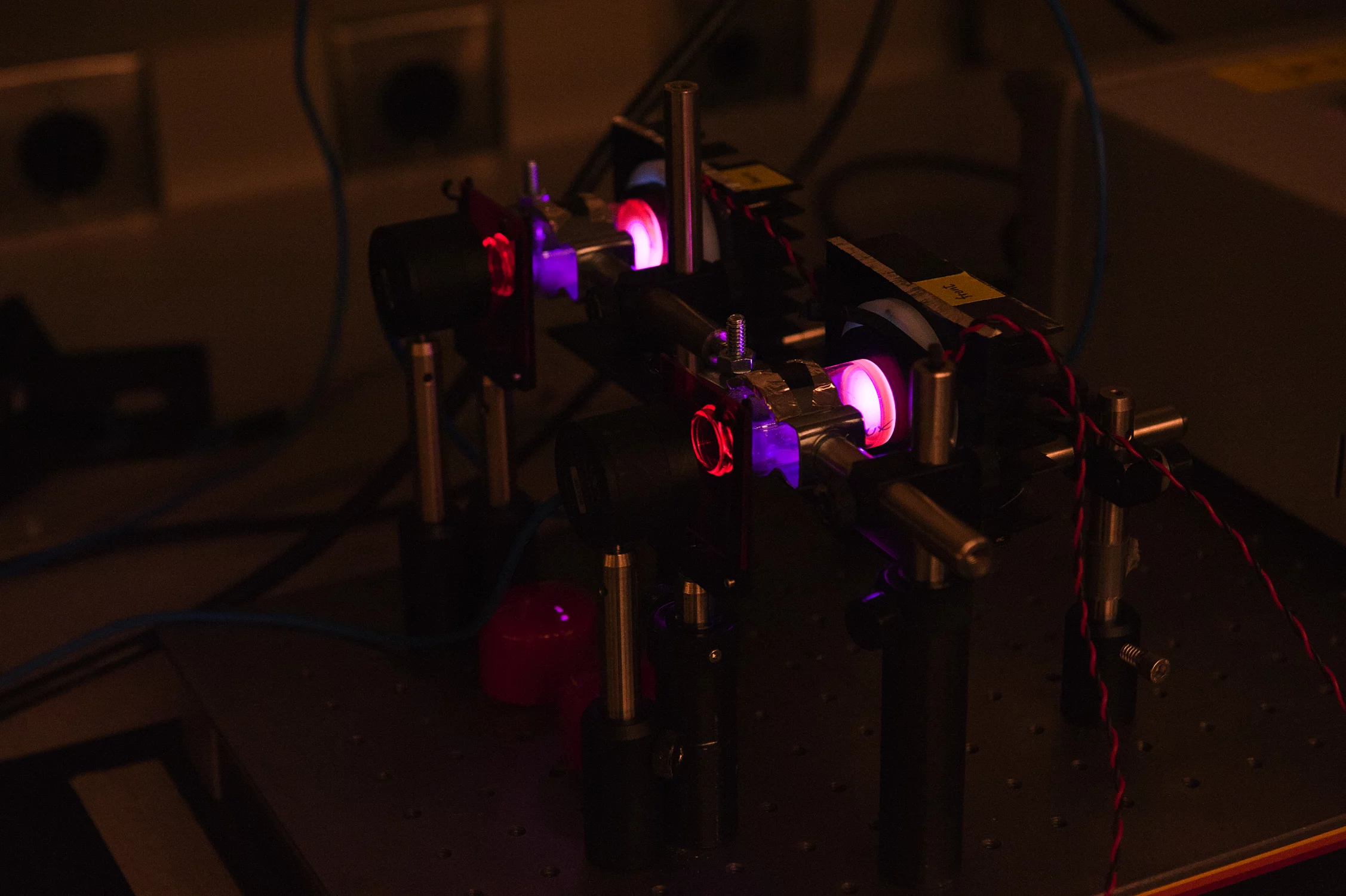 This device tests the quality and reliability of the silicon nanoparticle phosphors that LumiSands created to use in LED lighting