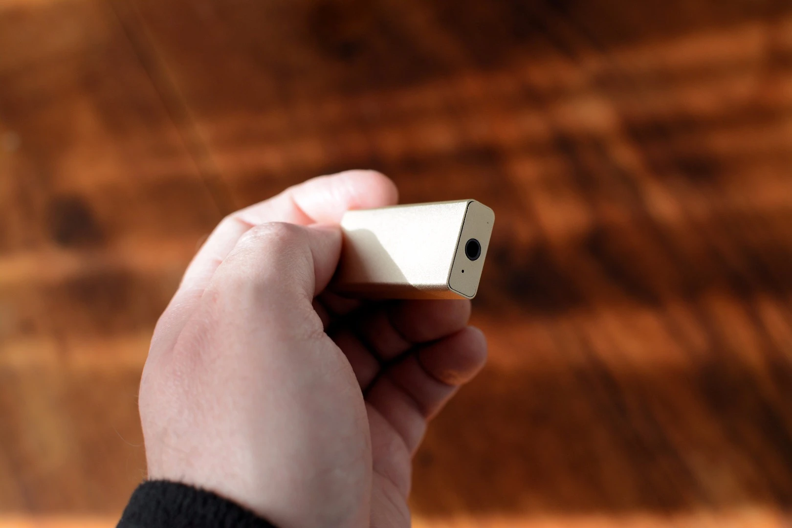 There's a USB connector at one end of the ZuperDAC, and a 3.5 mm headphone jack and an LED status light at the other