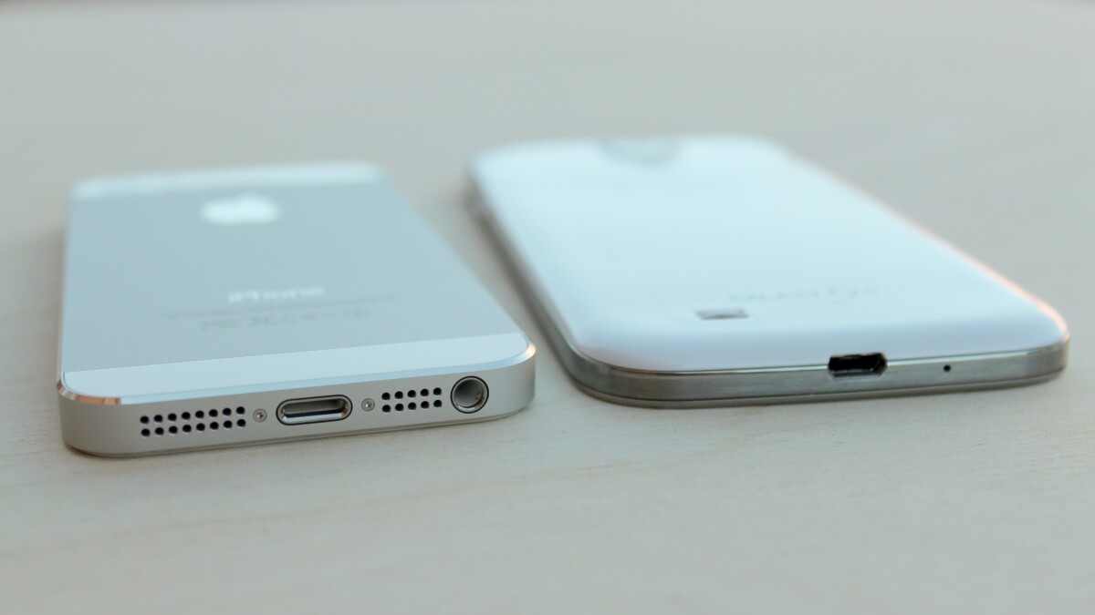 The 5s far outlasted the GS4 in our battery test, but in regular use, Samsung's phone never posed any problems