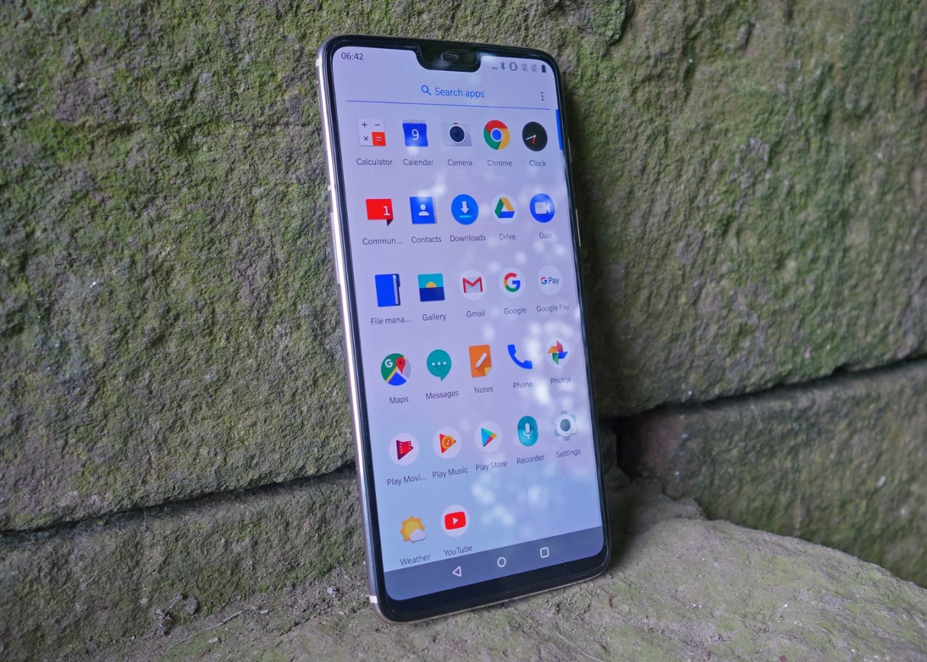 The OnePlus 6 runs OxygenOS