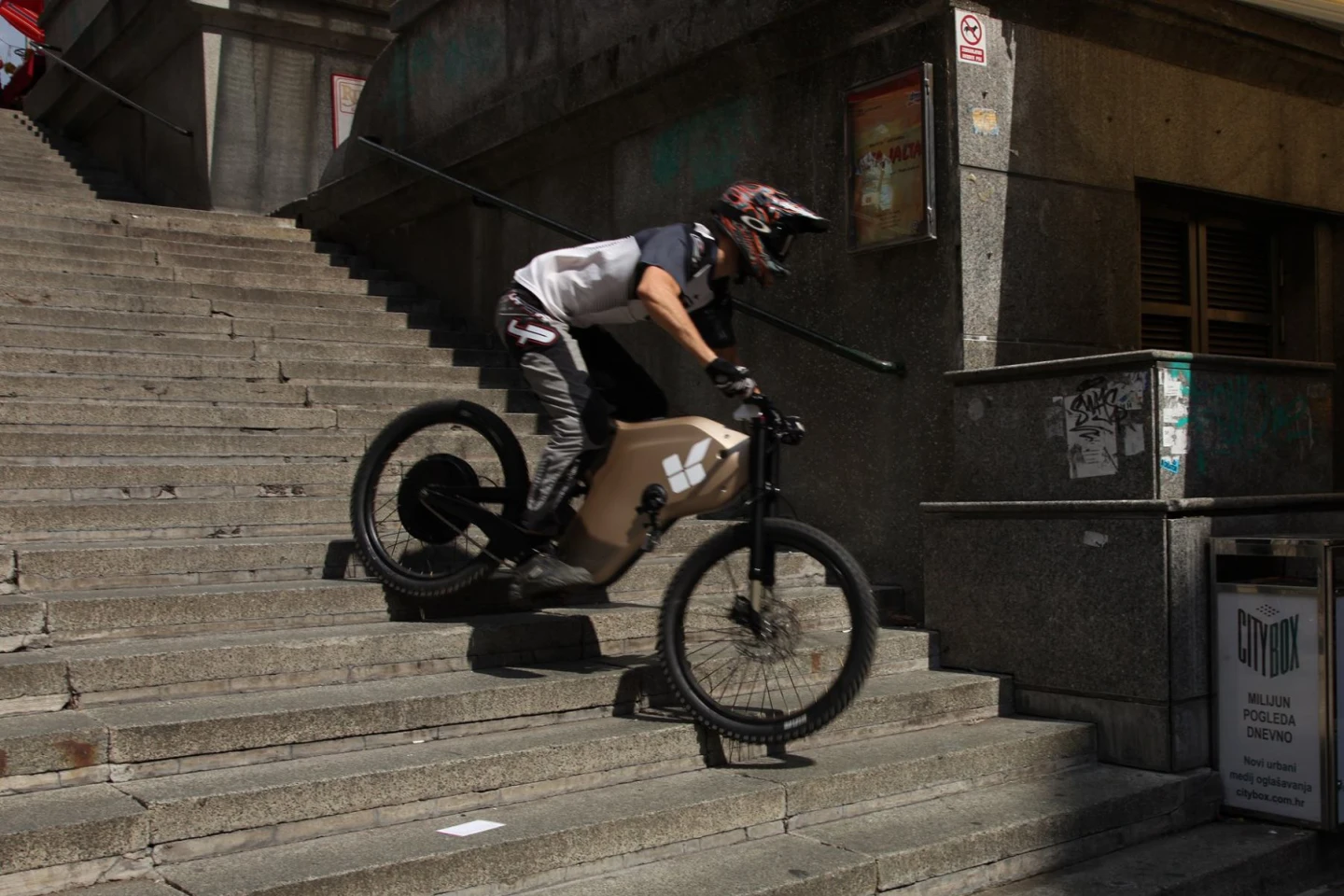 Greyp Bikes' G-12 - the enduro bike for the urban jungle