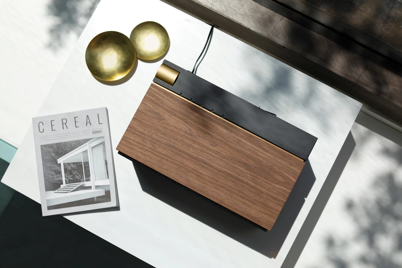 Instead of placing the audio connectivity ports to the rear of the PR / 01, they're hidden from inside a secret compartment