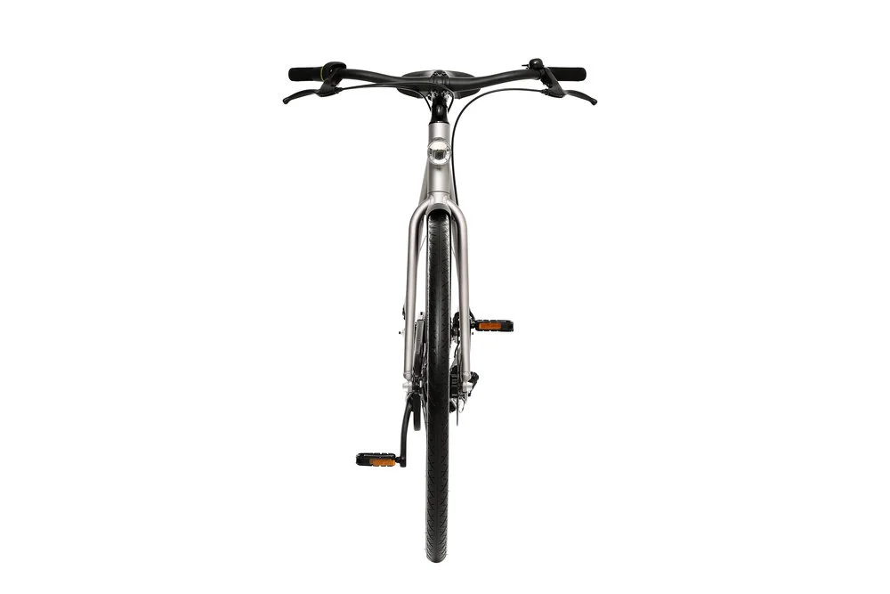 The VanMoof SmartBike features head- and tail-lights that come on automatically as it gets dark outside