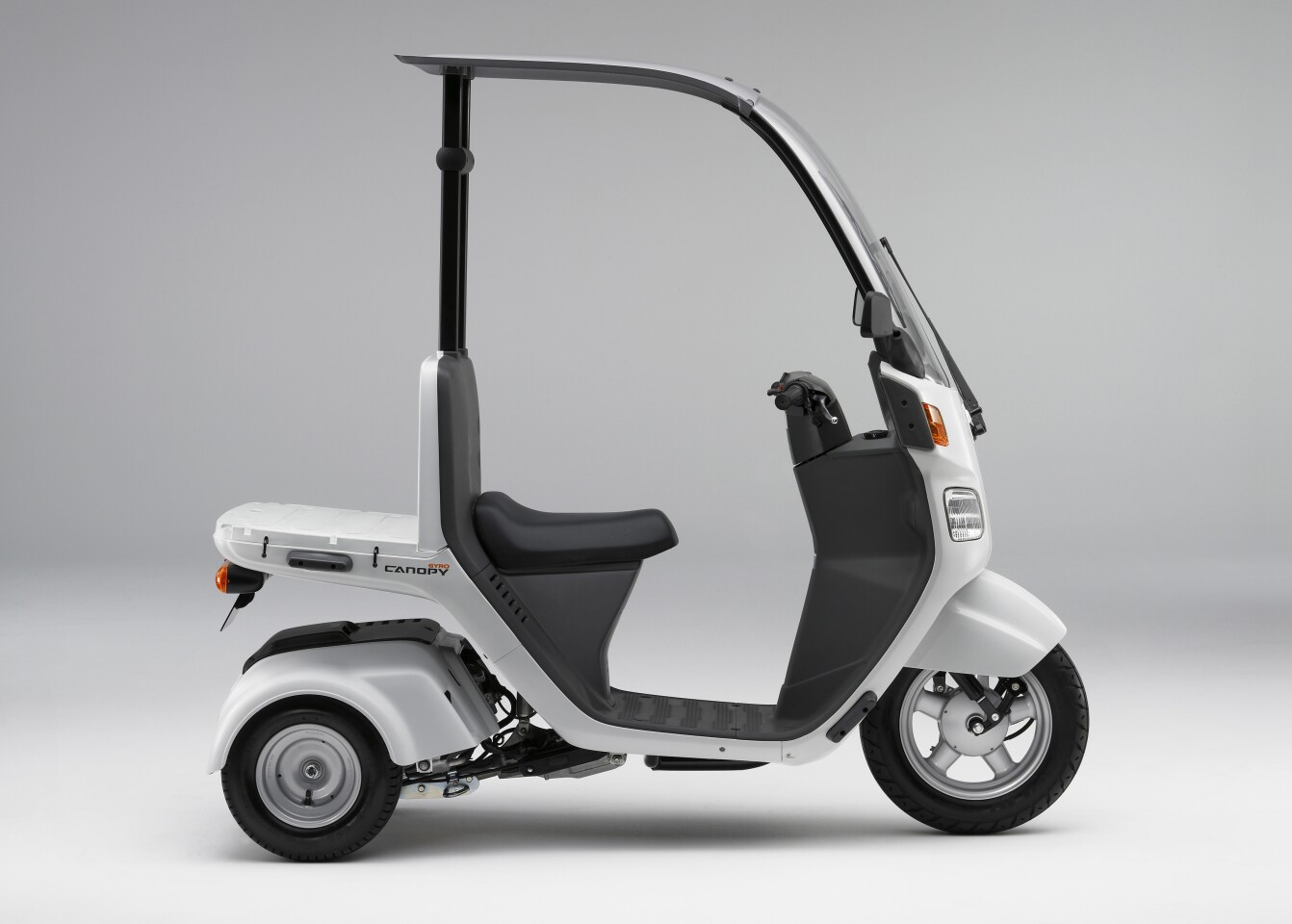 Honda’s 50cc threewheeled Gyro cargo scooter