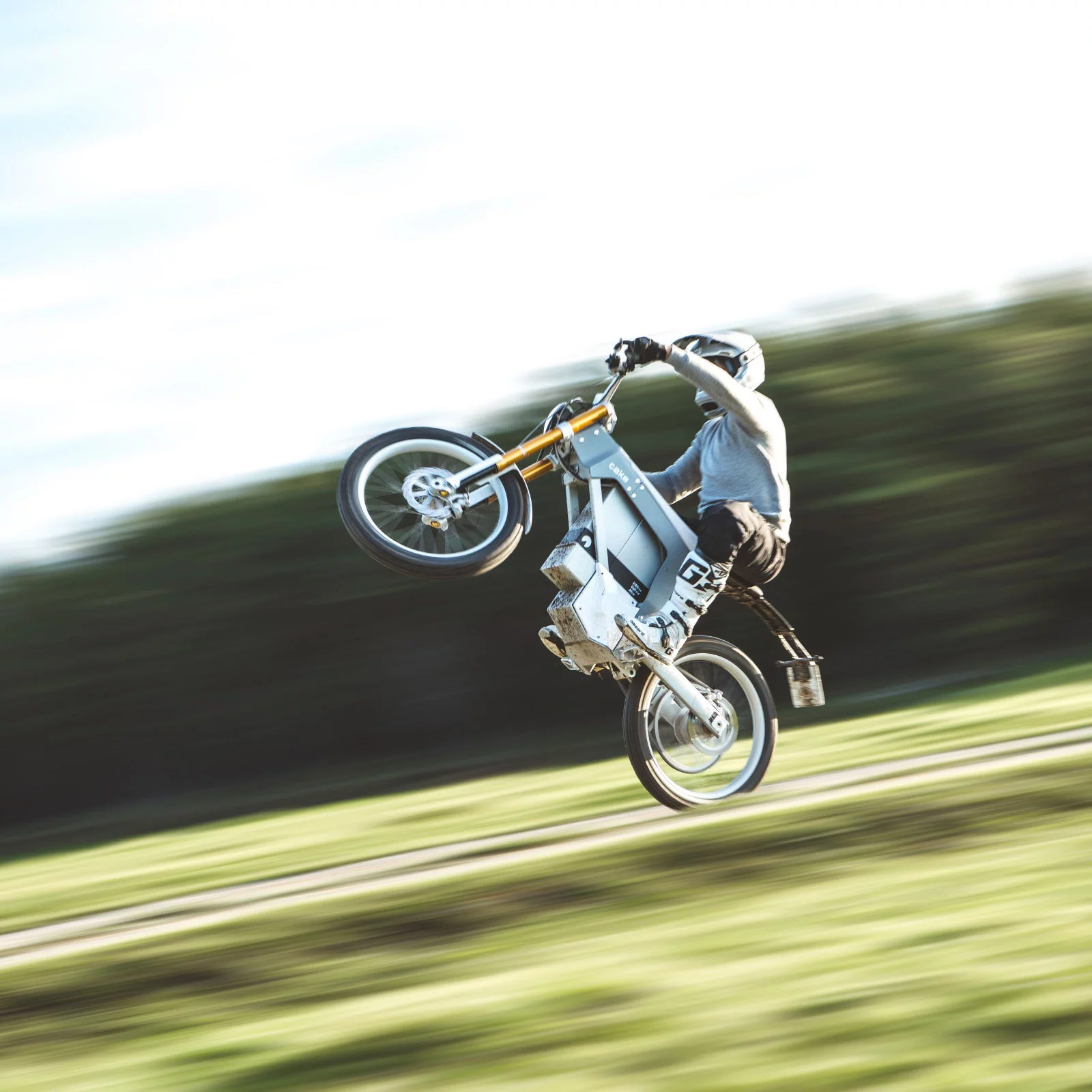 The Cake Kalk& looks like a brilliant street-legal dual sport electric commuter, but shoots itself in the foot with a crazy price tag