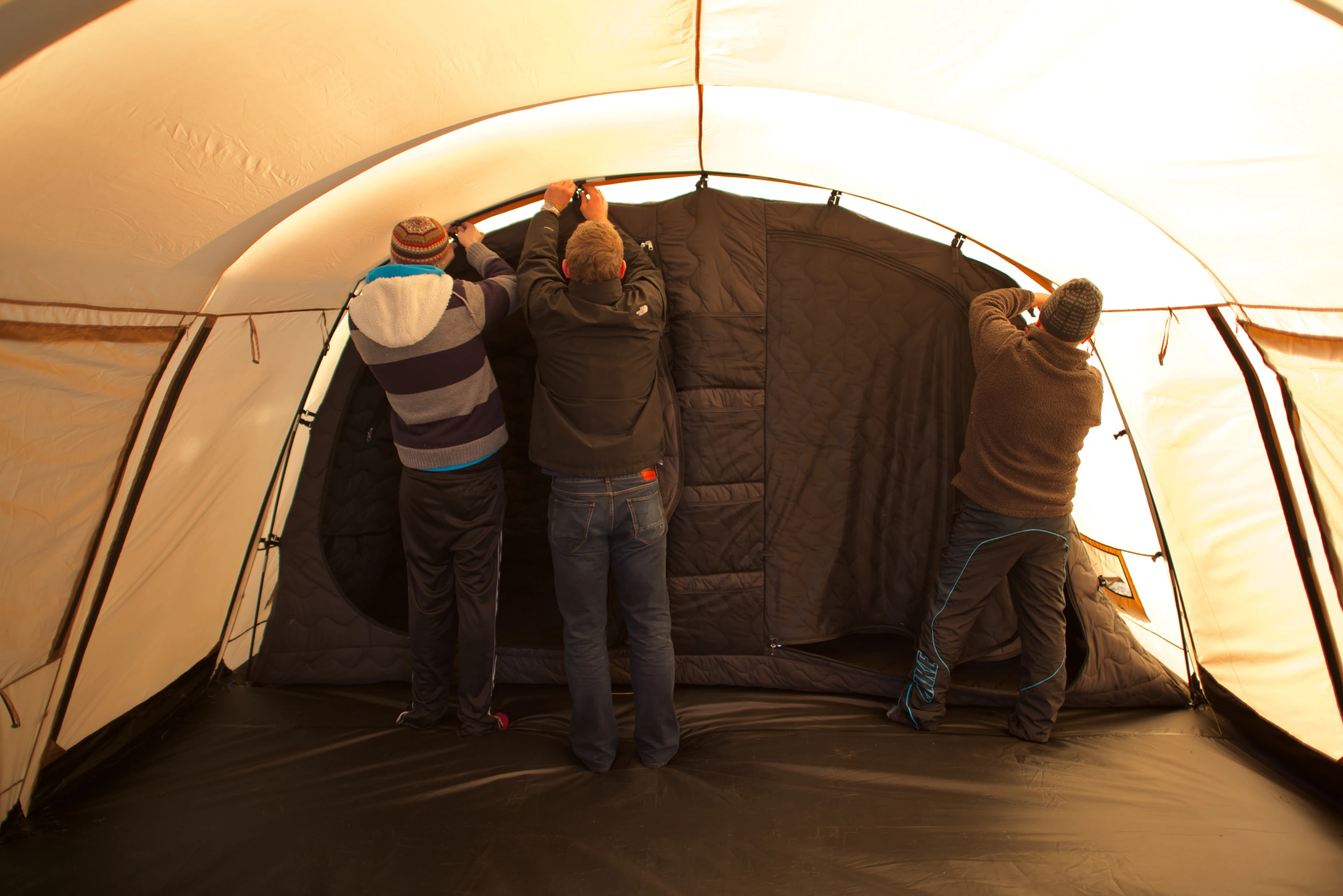 O'Sullivan told Gizmag that his firm has a contract to supply tents to two refugee camps and that he hopes that it will grow from there