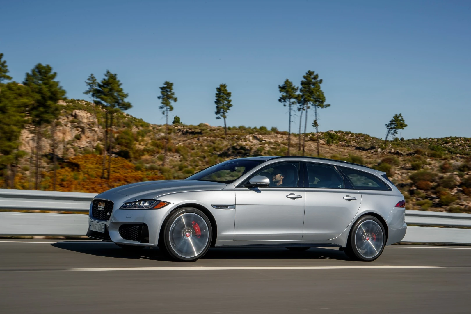 Based on the XF S model, the Sportbrake includes sport-tuned suspension components and braking