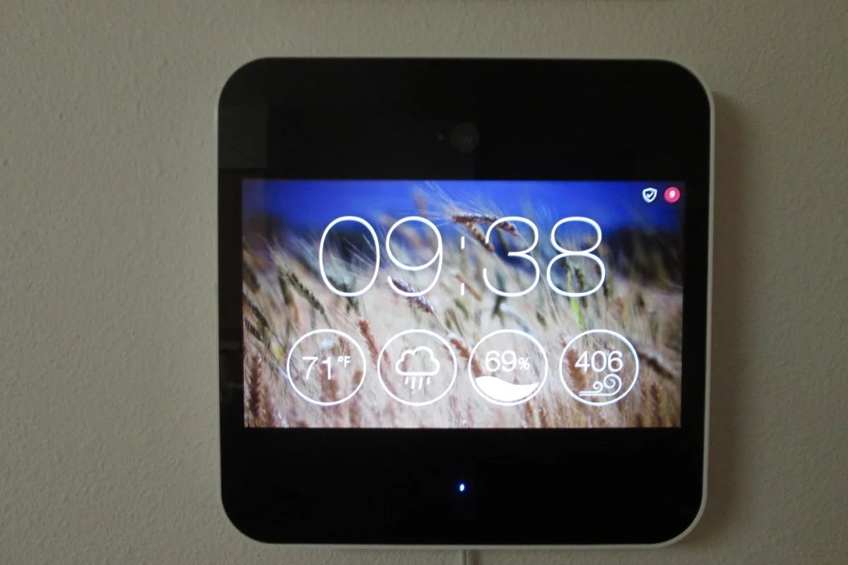 Sentri is designed to look like an upmarket clock