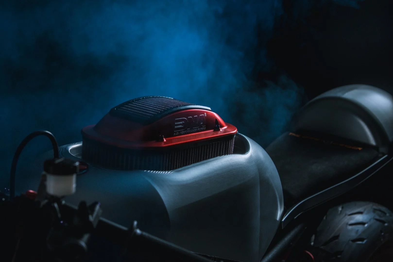 The fuel tank of the DNA Filters DCR-017 is made from aerospace-grade aluminum alloy, which allows it to have walls as thin as 2 mm