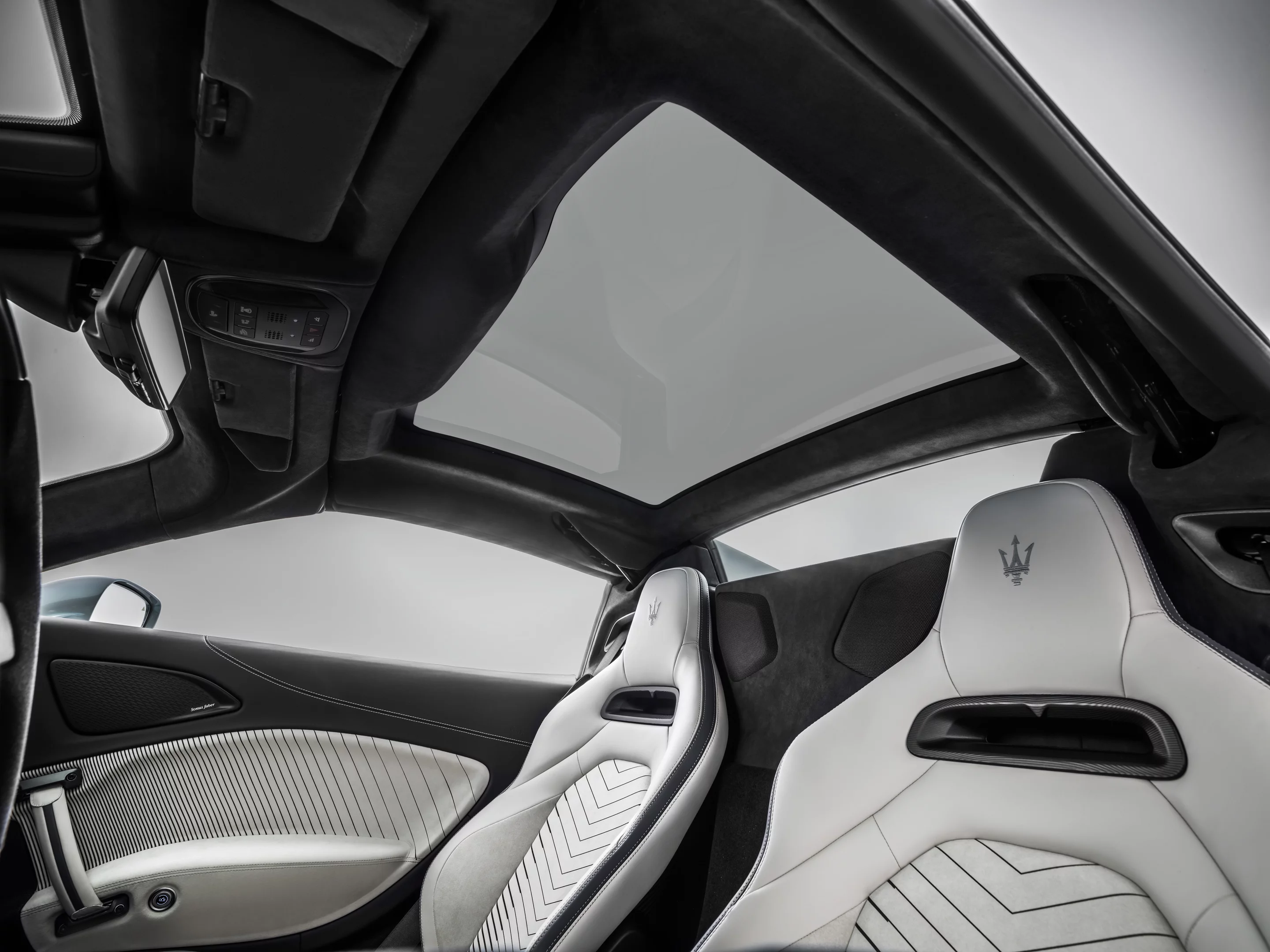 Inside the Maserati MC20 Cielo cockpit