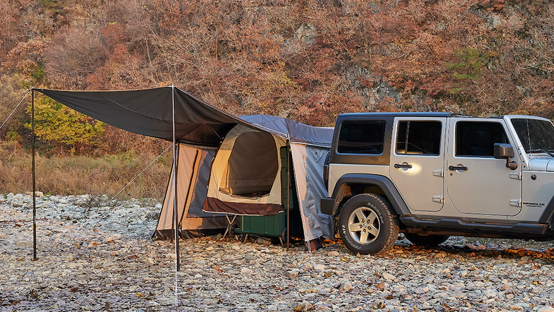 The Hitch Home set up with roof fly, side walls and awning