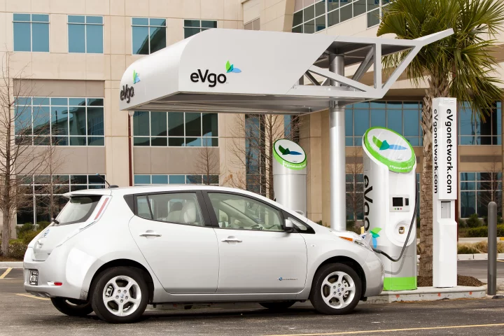 Sights like this will soon be more commonplace across the U.S. with Nissan planning to roll out more than 500 new quick-charging stations across the country