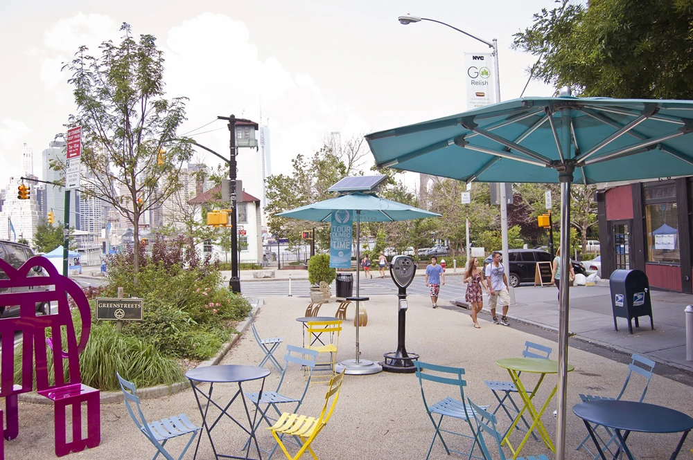 This version of the Digital Viewer gets its power needs from a cafe umbrella standing nearby