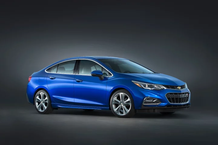 The Cruze's exterior features a flat belt line and curved rear pillar and roofline, creating contrast between flat and curved surfaces
