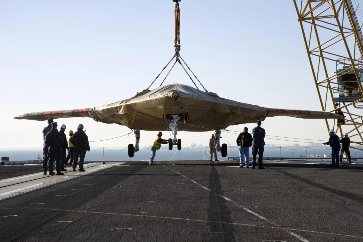 The X-47B UCAS arrives onboard the USS Truman, the first modern aircraft carrier to host test operations for an unmanned aircraft (Photo: U.S. Navy MC3 Lorenzo J. Burleson)
