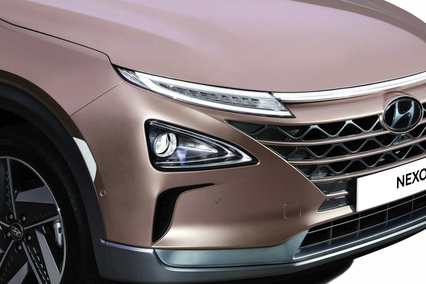 The NEXO's front headlamps are split like the units found on the new Kona crossover and result in a sleek and clean front end