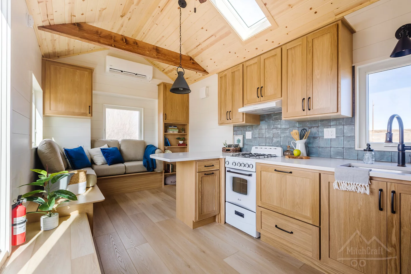 The CC 31' x 10' measures 310 sq ft (28 sq m) and is arranged around a large light-filled central kitchen