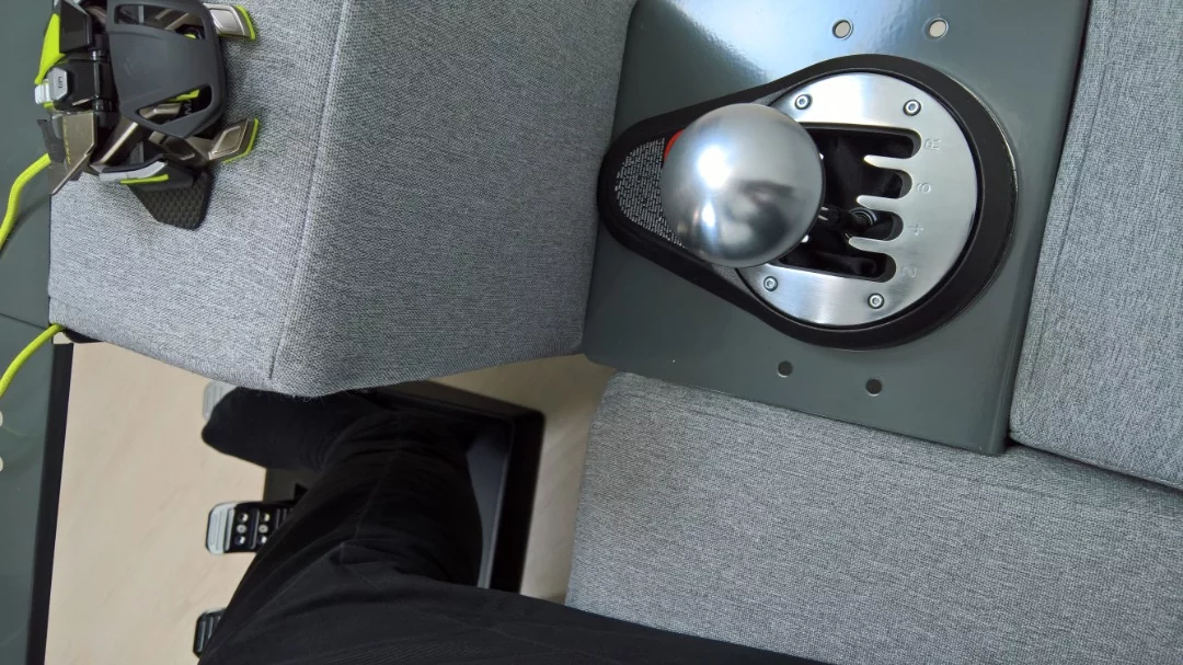 BiT transforms into a Games F1 & IndyCar Armchair