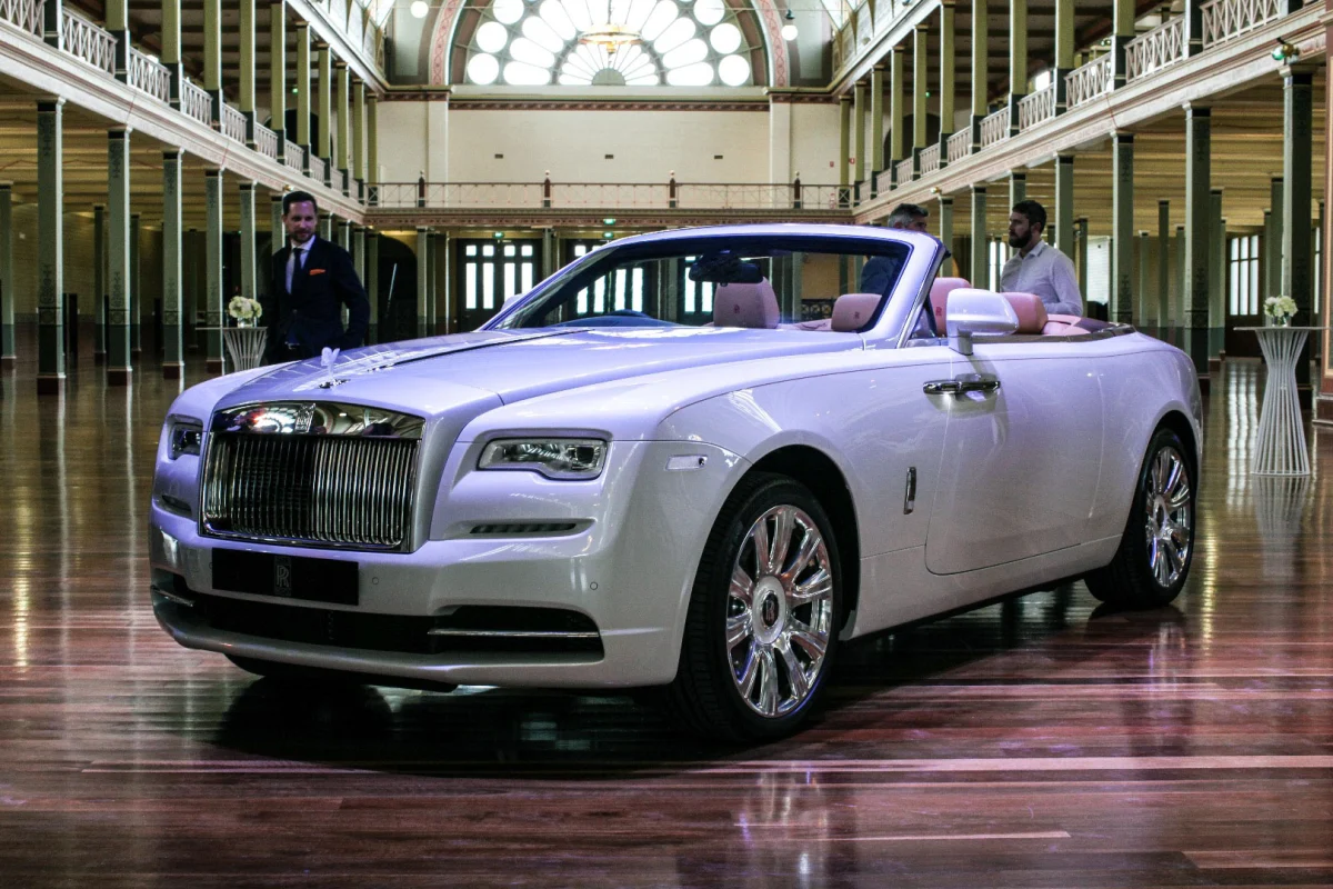 Rolls-Royce hasn't had to add too much bracing to the Dawn's structure, thanks to those coach doors