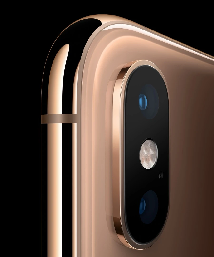 While the rear 12MP+12MP cameras on the XS and XS Max match the megapixel ratings of the iPhone X, Apple says the upgraded A12 chip will improve image processing and lead to even better snaps in a variety of conditions