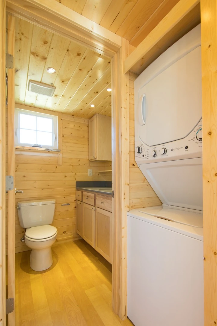 The Vintage XL's bathroom includes a toilet, bathtub and shower, and a vanity unit
