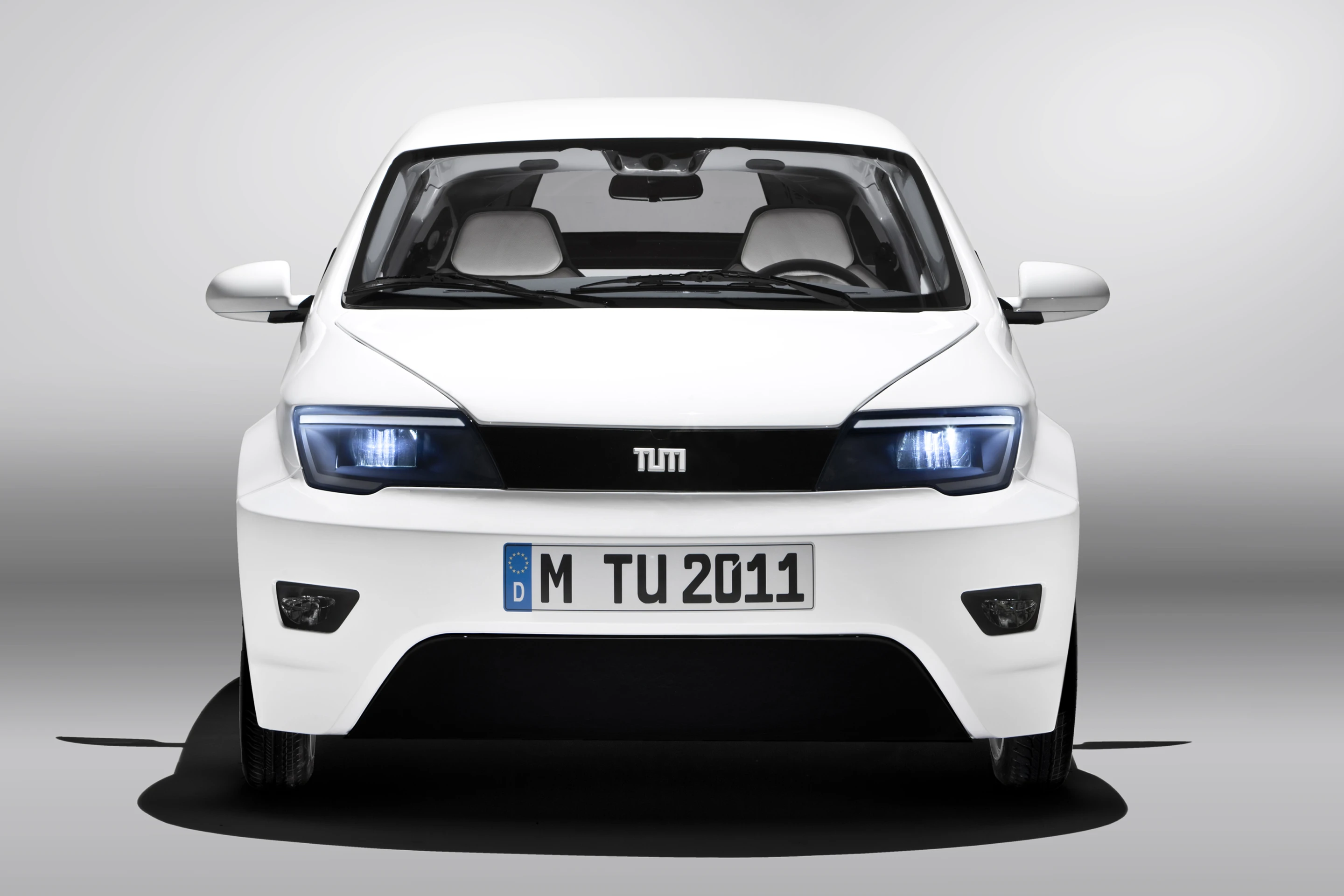 Energy-saving LED strip daytime running lights complement the LED main lights