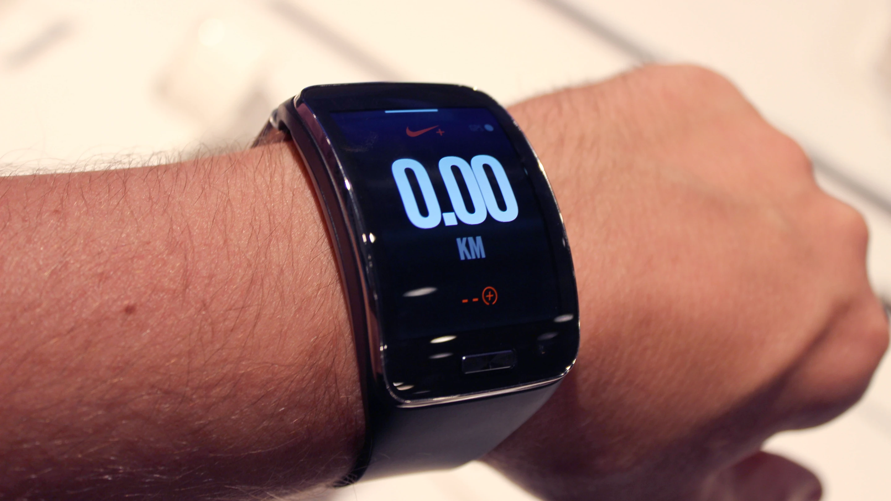 Nike+ app on the Samsung Gear S (Photo: Will Shanklin/Gizmag.com)