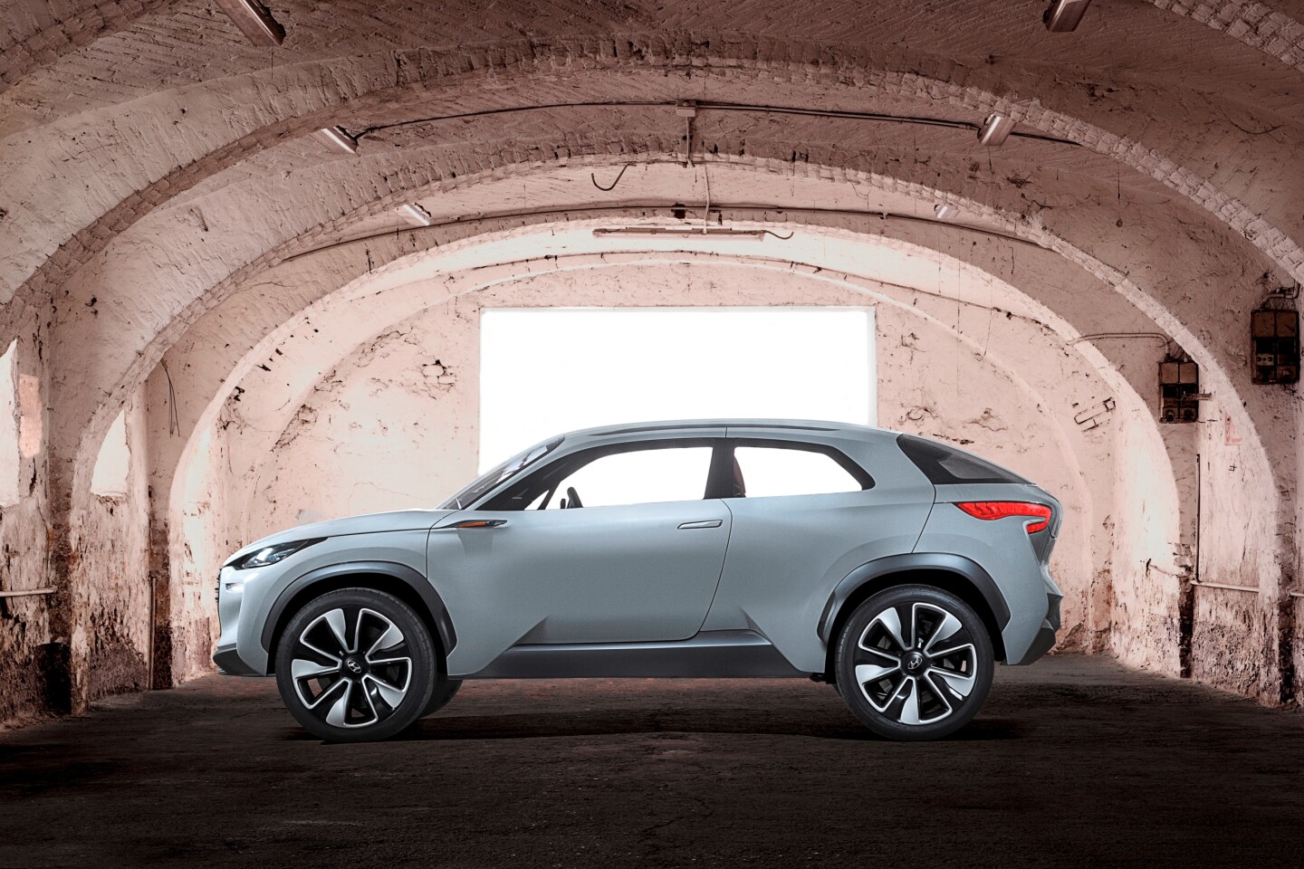 The Intrado is a vision of a car that's "easy to use, intuitive to interact with, and readily adaptable to the varying demands of their busy, active lifestyles."