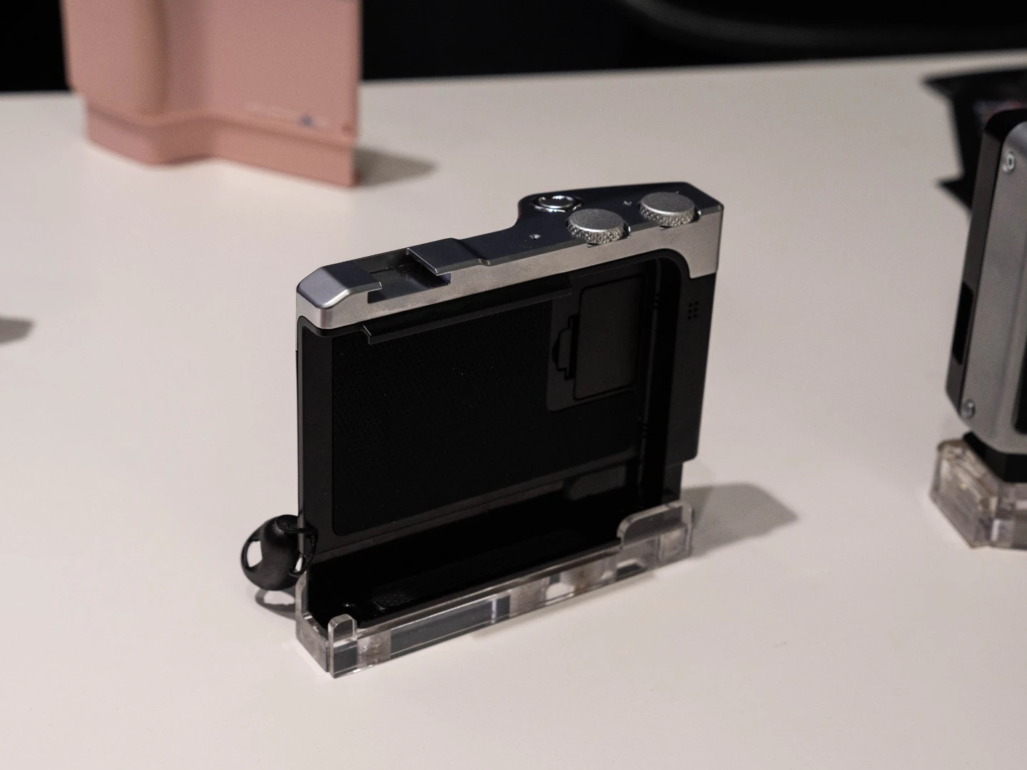 Slide your phone in, fire up the Pictar app and you've got a phone that acts like a DSLR