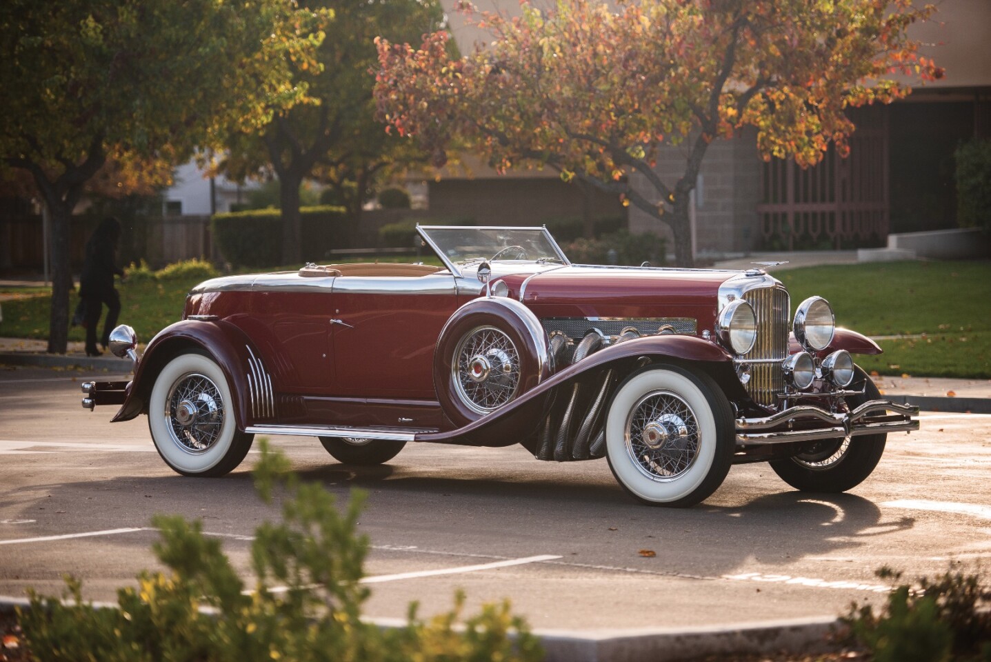 Walter M. Murphy's lesser-known design for the Duesenberg Model J chassis is the Disappearing Top Torpedo Convertible Coupe which combines the standard convertible coupe's lines with the flowing tapered rear deck of a "boattail" speedster. Few Duesenbergs so beautifully combined the marque's performance ethos with the glamour of a status symbol quite as well as this 1929 Duesenberg Model J Disappearing Top Torpedo Convertible Coupe.