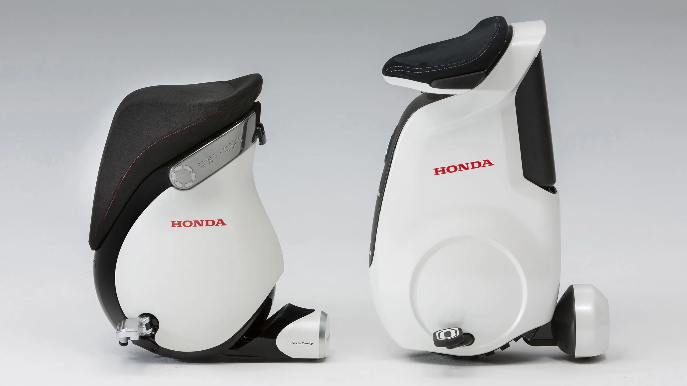 Honda's UNI-CUB β at left and Honda's UNI-CUB at right (Image: Honda)