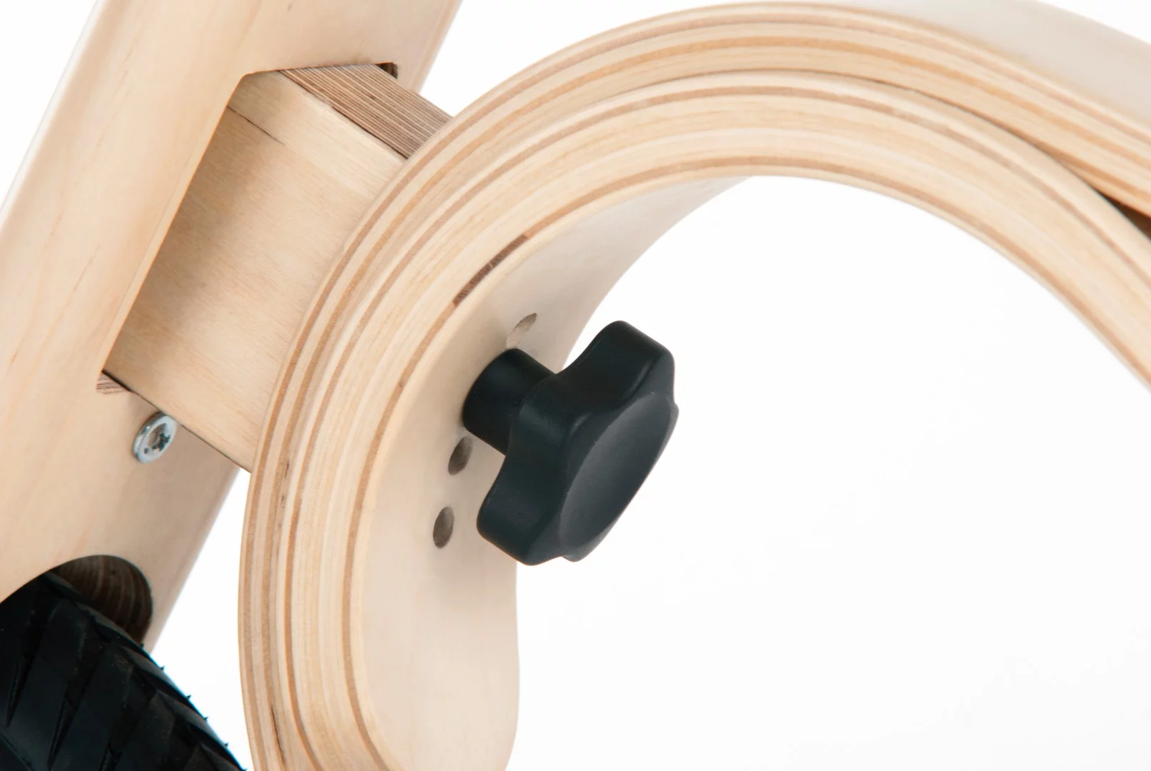 The oversized screws make assembly quick and easy