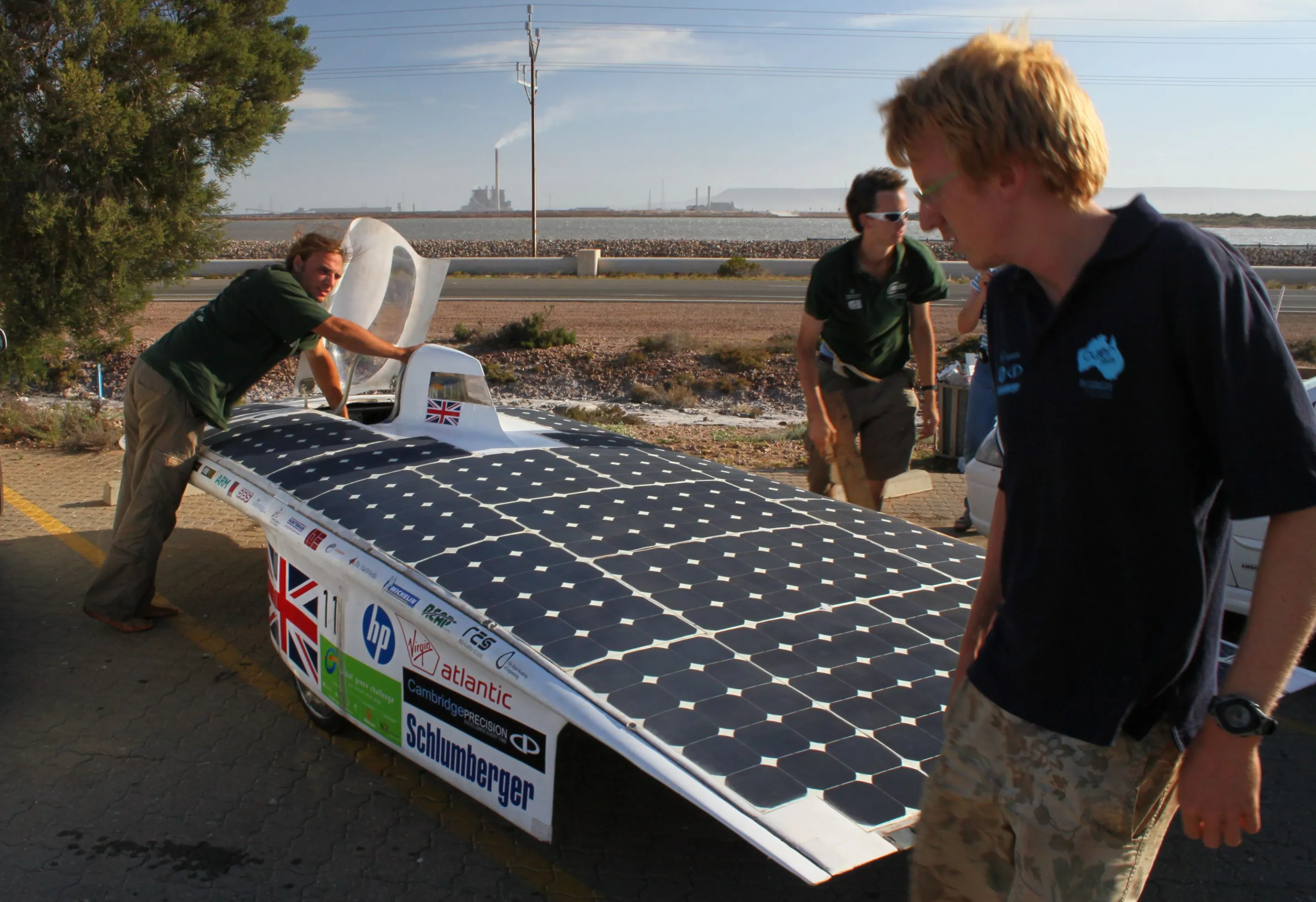 Cambridge students battle the Australian heat and a few technical problems during the 2009 race (Image: Cambridge University Eco Racing)