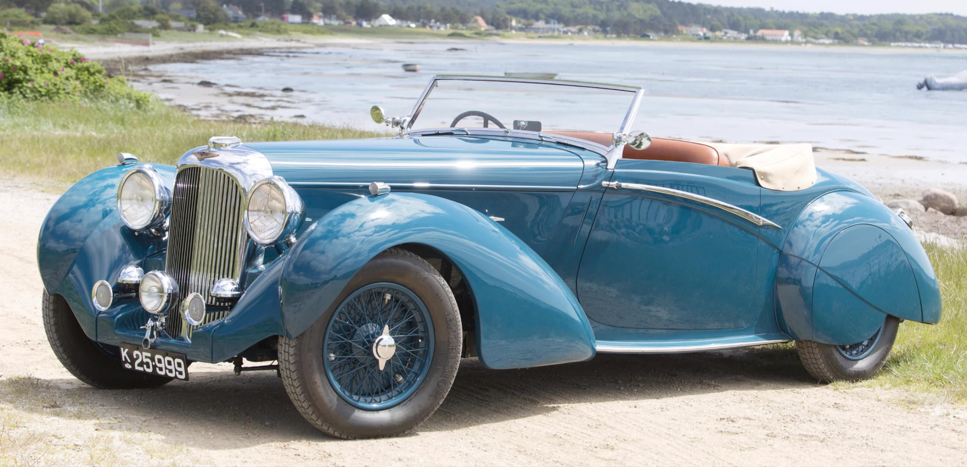 The 1940 New York Auto Show 1939 Lagonda LG6 Rapide Drophead Coupe (Lot 31) sold for DKK 5,462,500