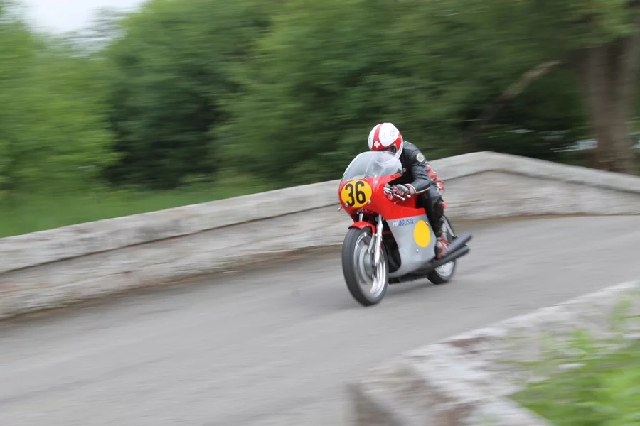 1966 MV Agusta ridden by Les Cross