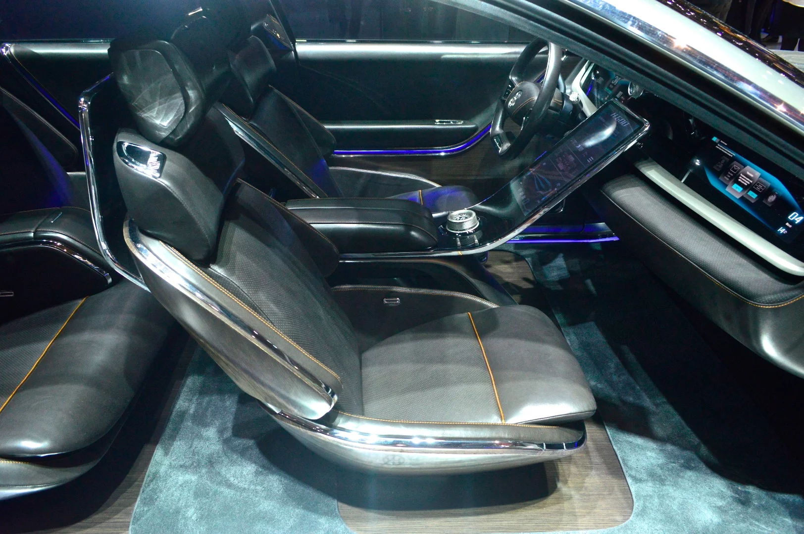 We don't think we'd like Pininfarina's overlapping console tablet in an everyday car, but it gives the H600 concept's interior a distinct look