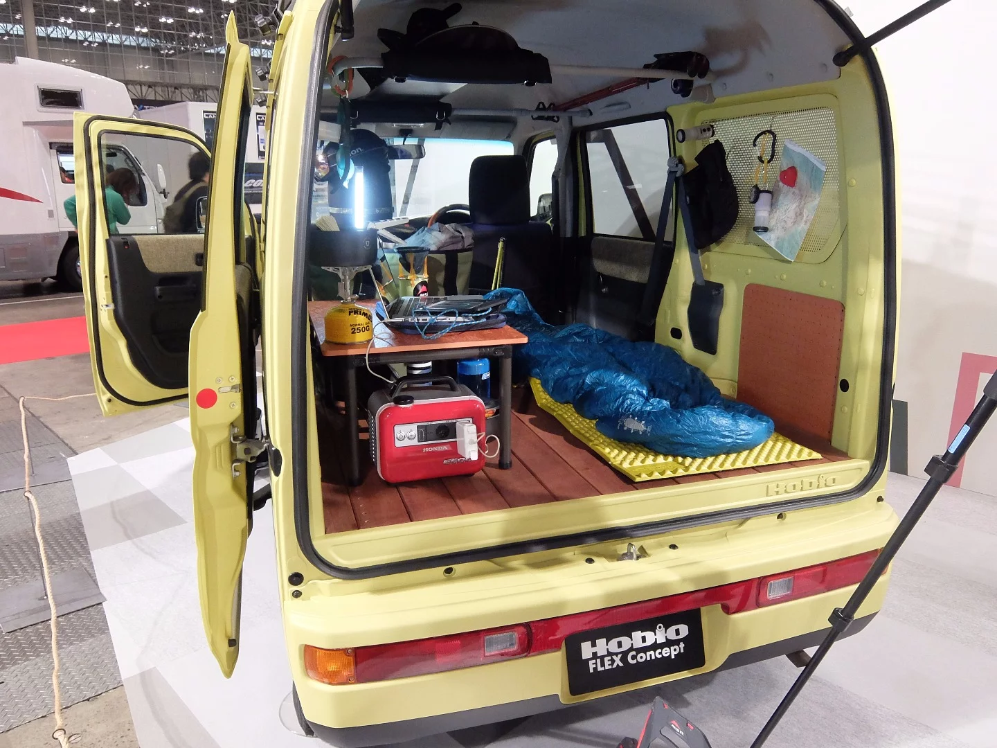 The interior of the retro Hobio Flex Concept from Honda