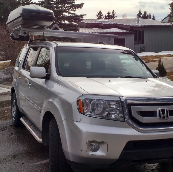 The RazorLift bars run the width of the car and can accommodate one or two RazerLift systems