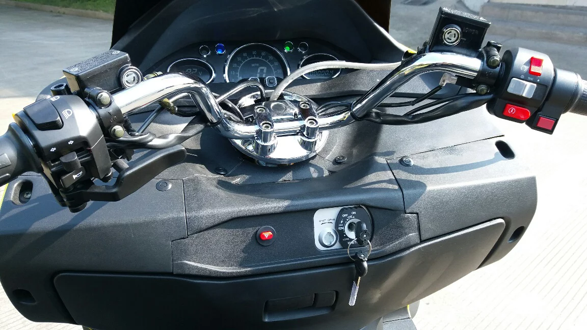 ZEV LRC-T15: cockpit